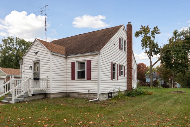 Photo - 629 St Clair Ave