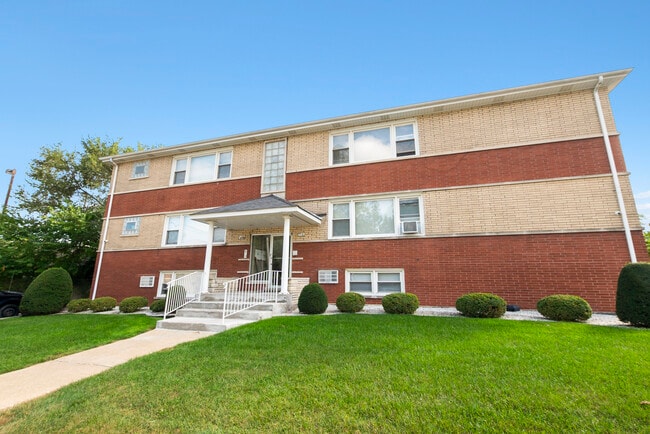 Building Photo - 7121 W 110th St Unit 2E