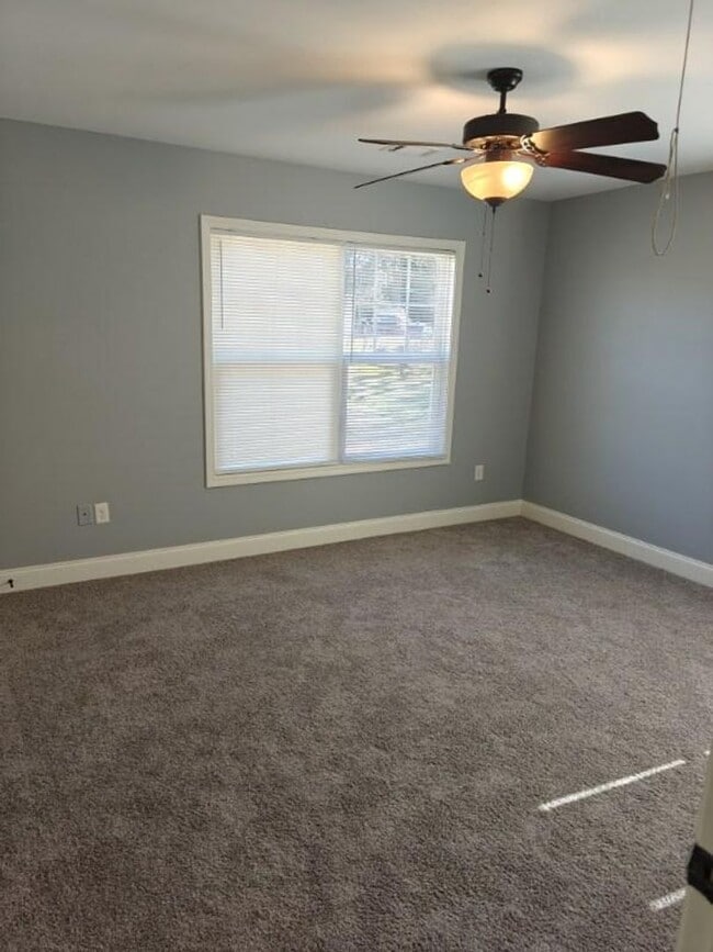 Photo - Beautiful Three Bedroom, Two Bathroom Sing...