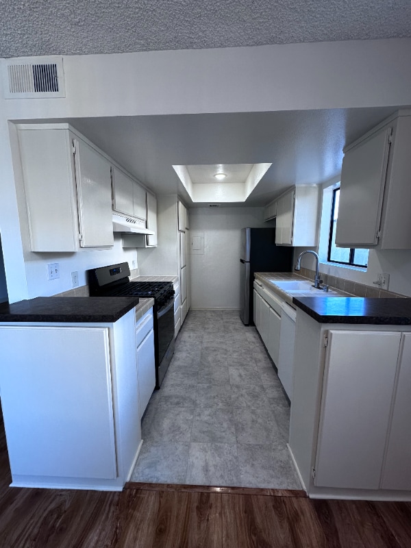 Photo - 135 N Swall Dr Unidad 204