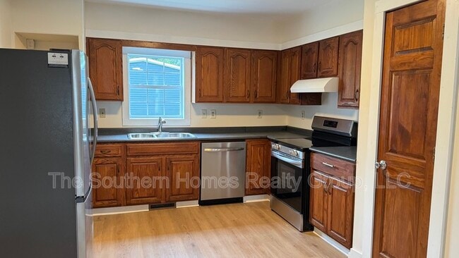Photo - 112 Douglas St