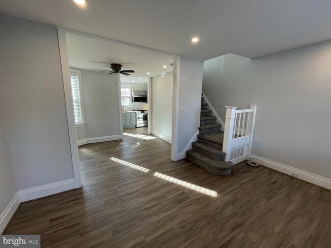 Photo - 760 W Railroad Ave