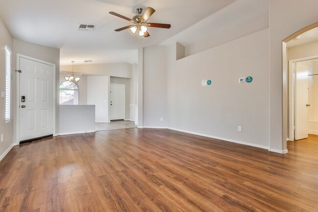 Photo - 115 N Ramada Cir