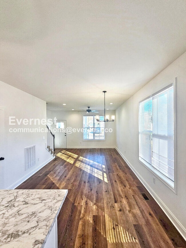 Photo - 112 W 21st Ave