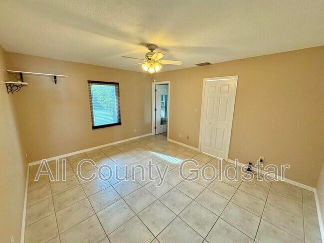 Photo - 2587 Logsdon St