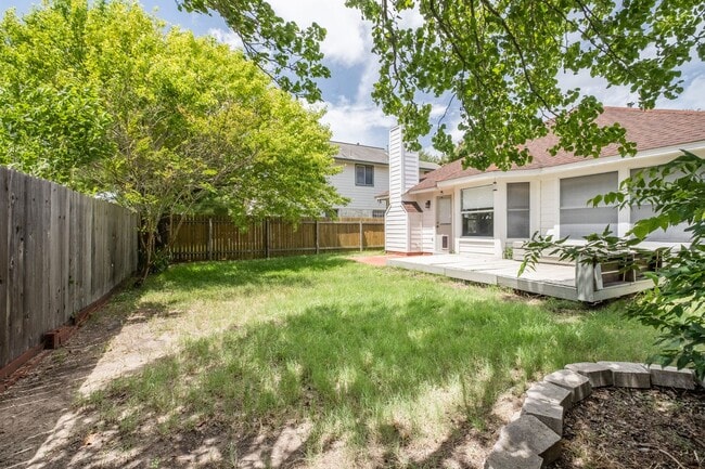 Building Photo - Imagine Coming Home to Comfort, Convenience & Style in North Austin!