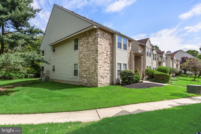 Photo - 319 Tavistock Rd
