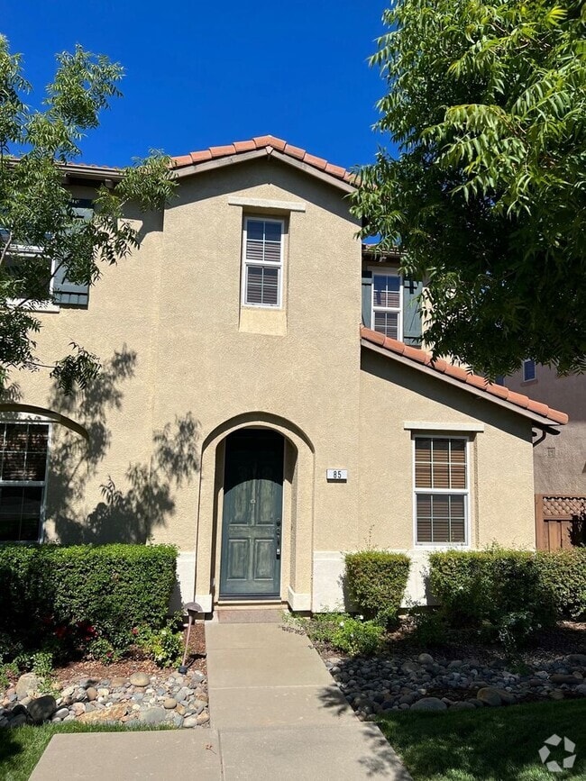 Building Photo - Desirable 4 Bed 3 Bath 2-Story Home in Folsom
