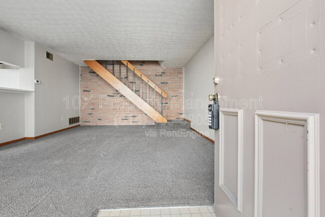 Photo - 2523 Burgandy Ln