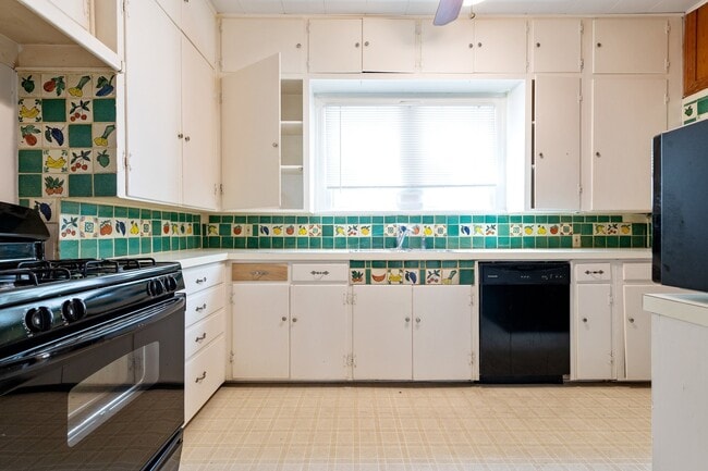 Photo - UT PRE-LEASE: 4 bed / 2 bath North Campus ...