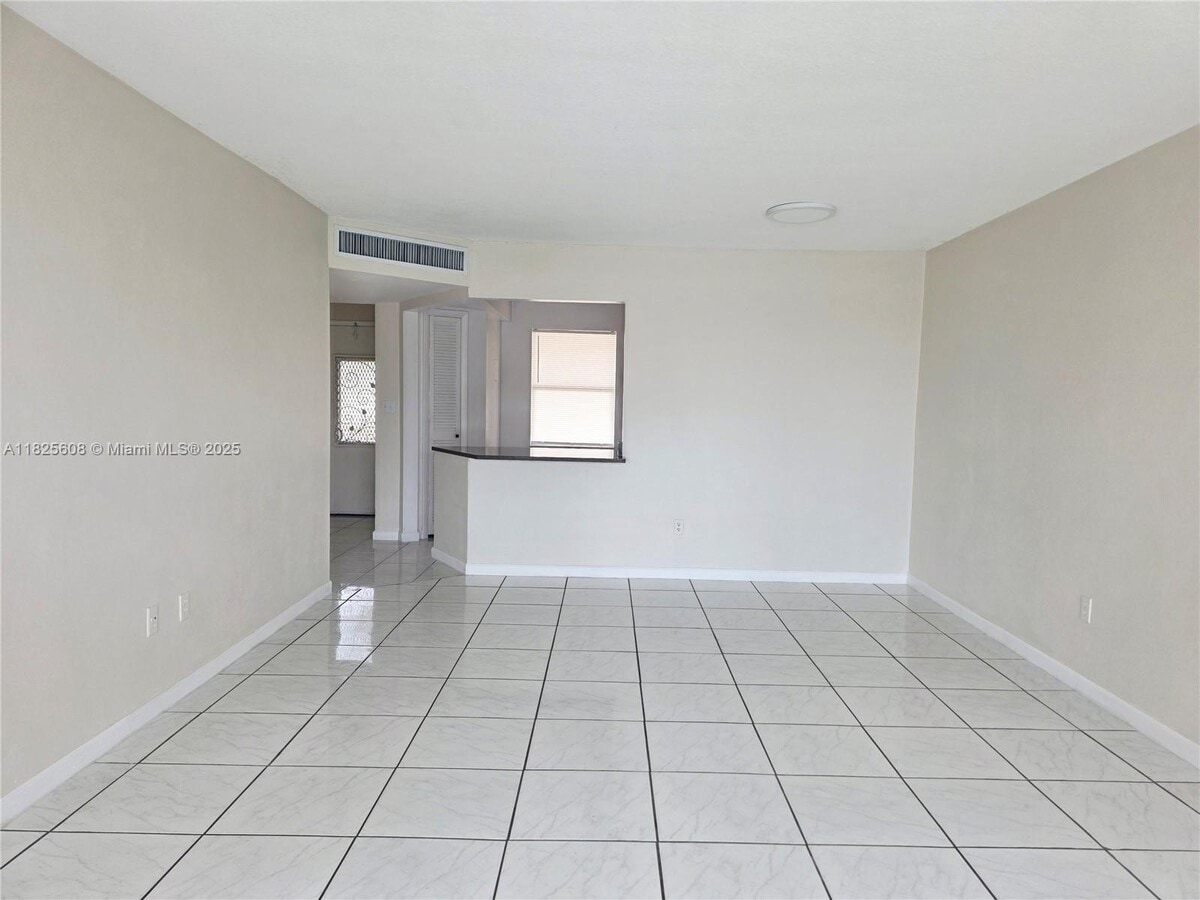 Photo - 1302 NE 191st St Unidad A-225 Rental