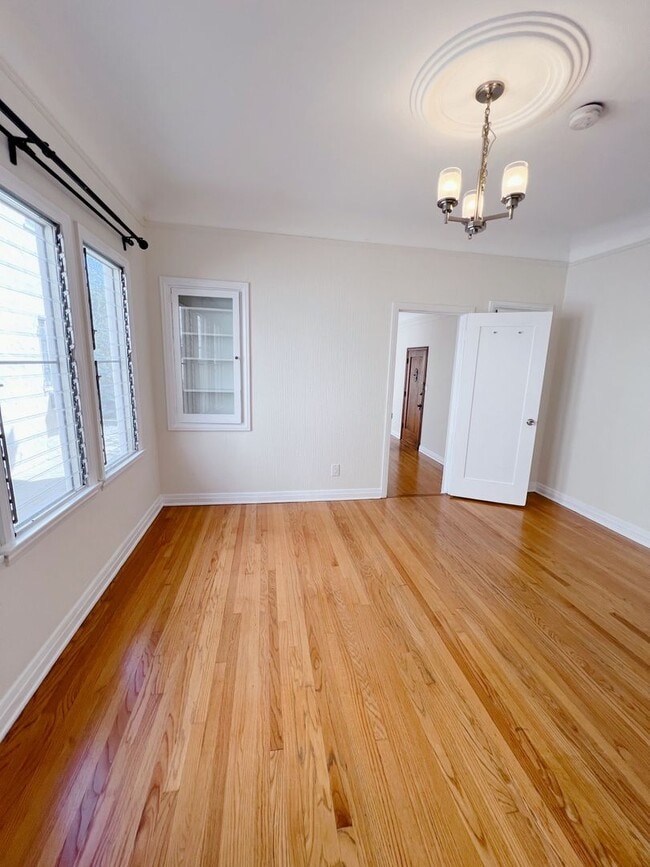 Photo - Curson Ave Apartments By The Grove Unidad 447