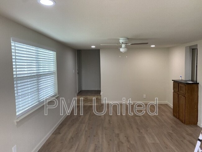 Photo - 1100 E Hickory St