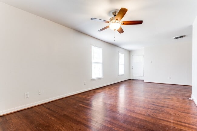 Photo - 6024 Curzon Ave