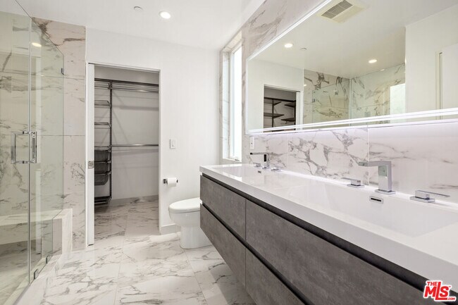 Photo - 1228 N Sycamore Ave