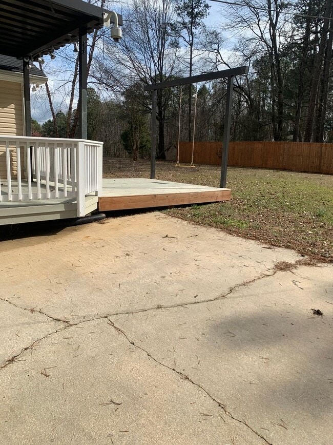 Building Photo - 3 Bedroom Salisbury Home