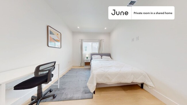 Building Photo - Private bedroom in 5 bed/4 bath Home