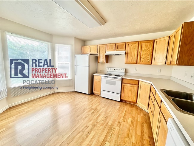 Photo - 4 Bedroom 1.5 Bath Townhome