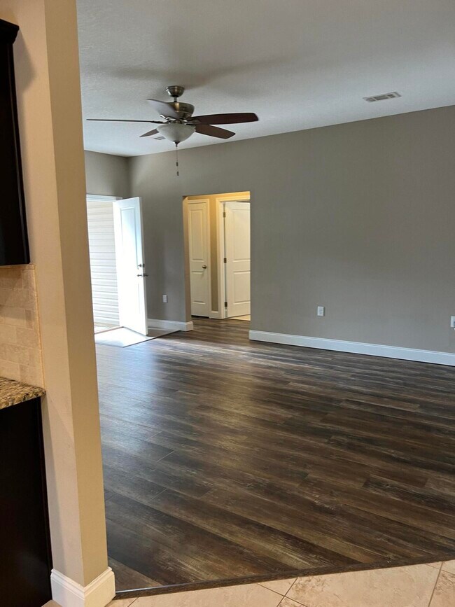 Photo - 415 E Field Ave