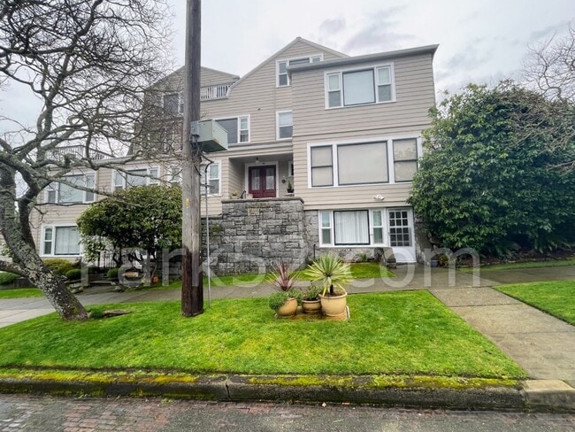 Building Photo - 406 1/2 N 6th St Unit 1/2