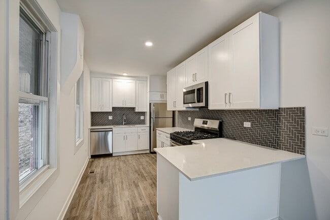 Photo - Gorgeous, Renovated 1/1bth Wicker Park, Avail 7/1 Unit 1A
