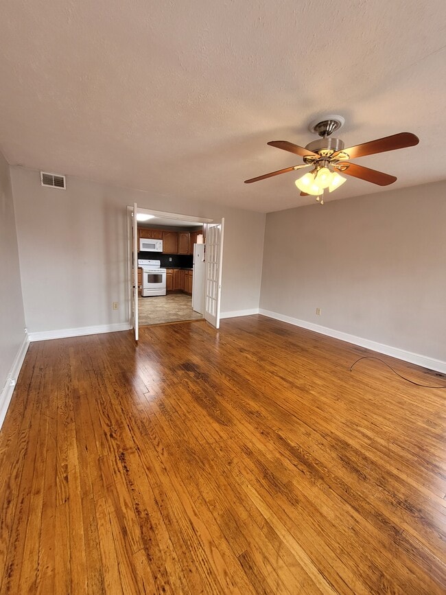 104 S Main St Unit 1