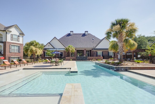 Lone Oak apartments — community photo