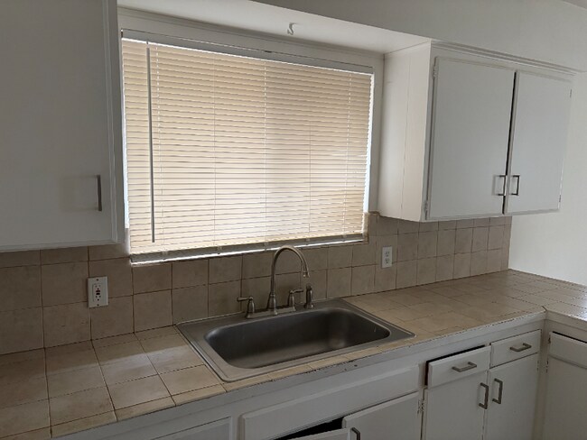 Photo - 508 Tait Ave Unit House