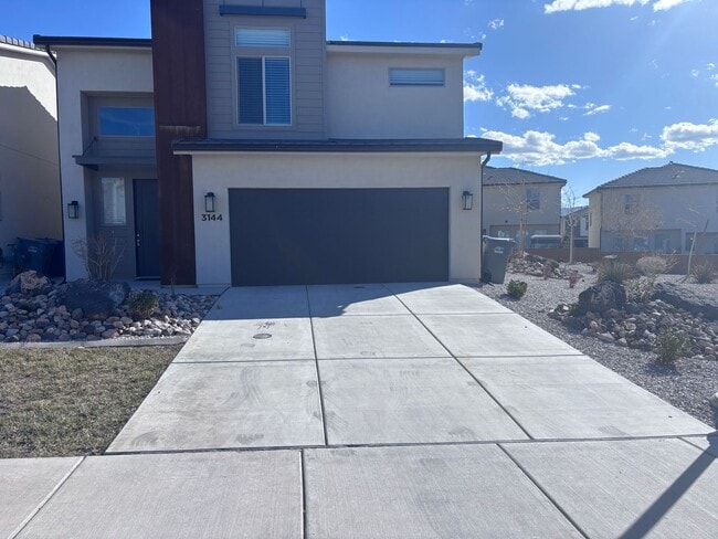 Building Photo - 4 bed | 2 1/2 bath | 2 car garage in Desert Canyon with washer/dryer/fridge