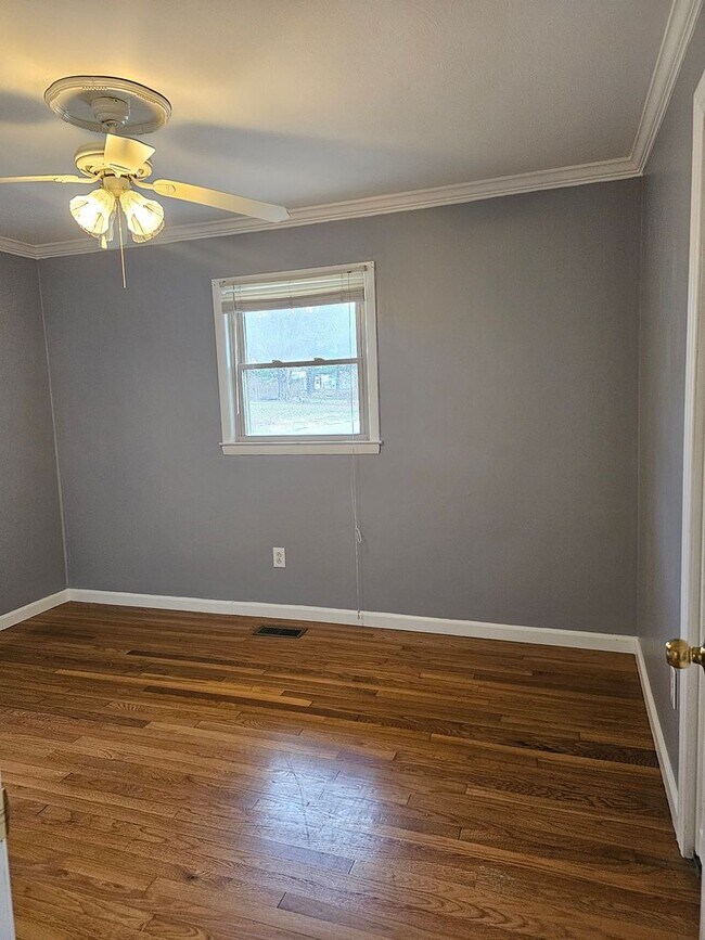 Photo - 3 bedroom 2 bathroom for rent!