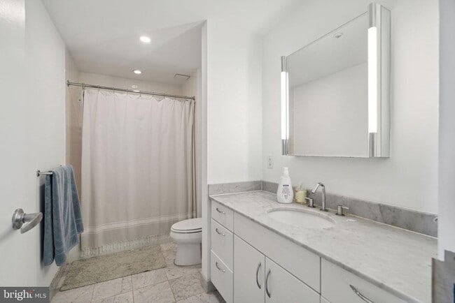 Photo - 219 S 18th St Unidad 411C