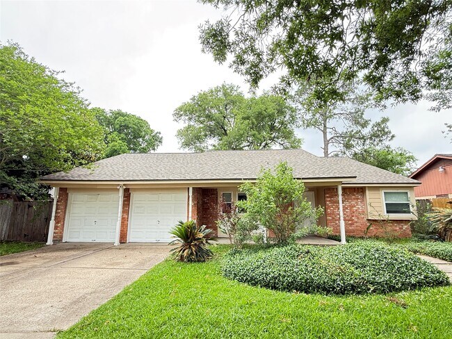 Building Photo - 16439 Hickory Knoll Dr