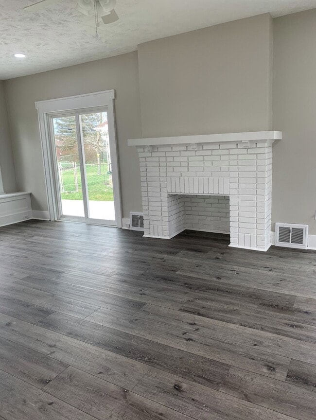 Photo - 257 Lovers Ln