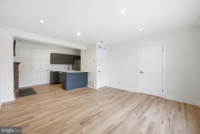 Building Photo - 1419 Wisconsin Ave NW Unit 3