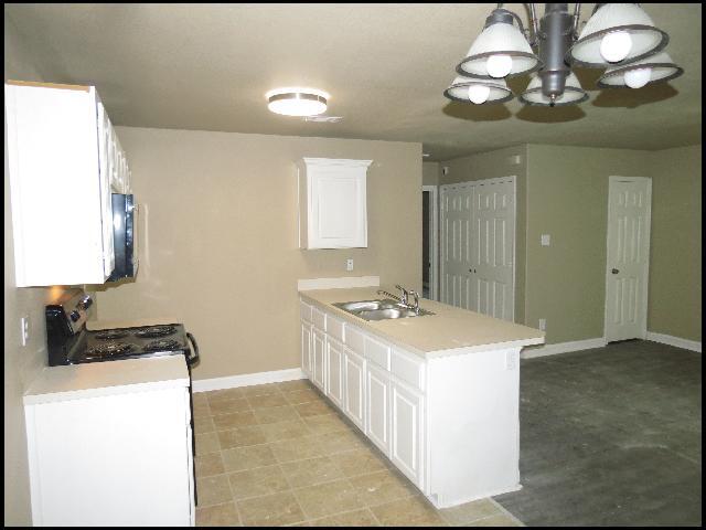 Photo - 185 Charles Dr