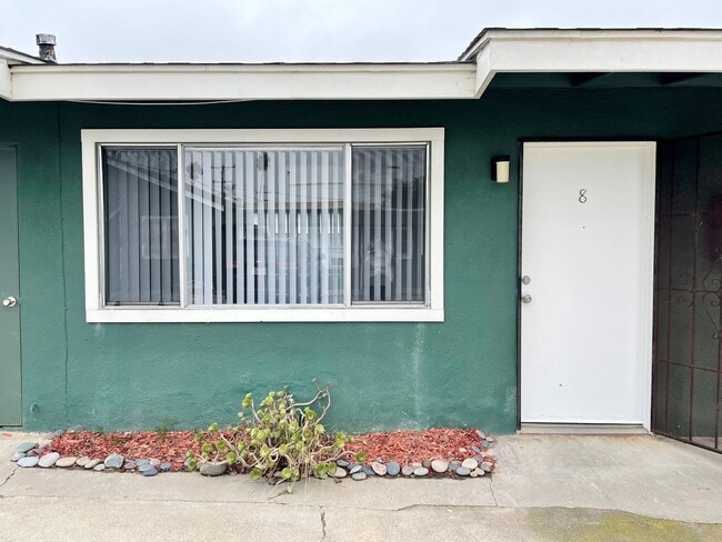 Building Photo - Remodeled Studio West of Coast Hwy! Unit 8