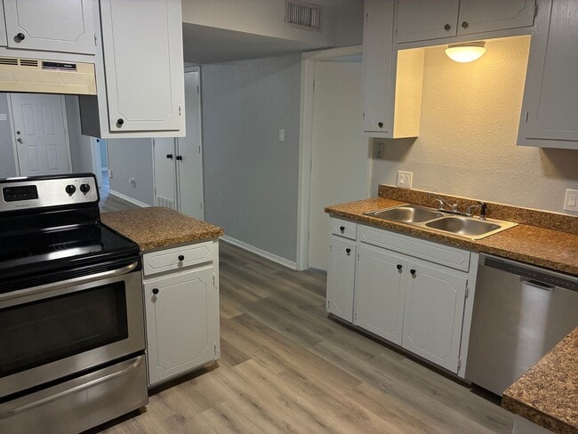 Photo - 4950 Cloyce Ct Unit C