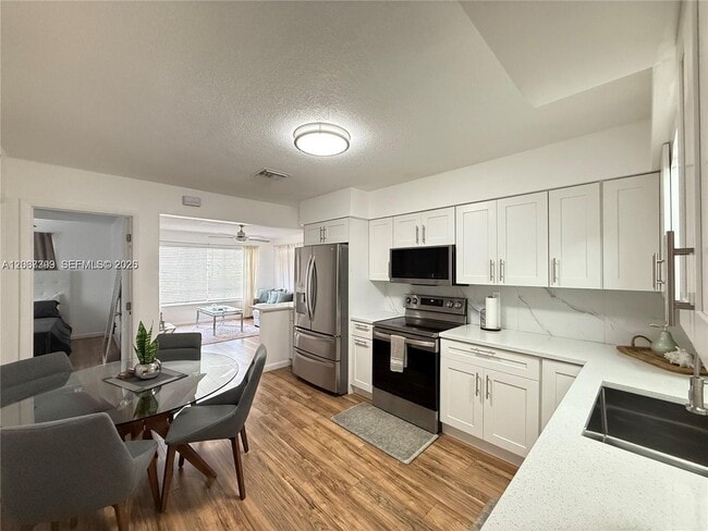 Photo - 2220 NE 36th St Unidad #1