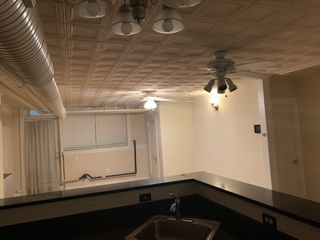 Photo - 2105 N Charles St Unidad 1