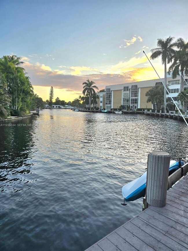 Building Photo - 2990 NE 16th Ave Unit 204