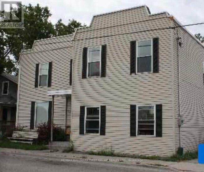 Photo - 3 Simcoe St S Unit 3