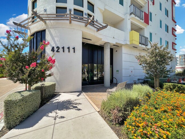Building Photo - Contemporary Living at Osgood Residences –...