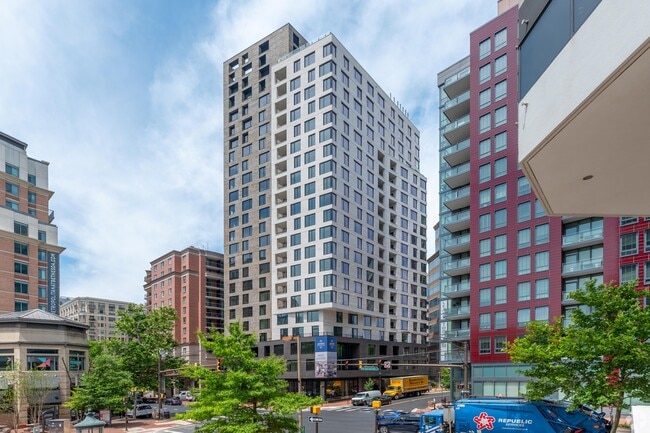 Solaire 7607 Old Georgetown