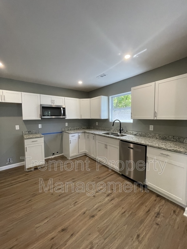 Photo - 2110 Allin St