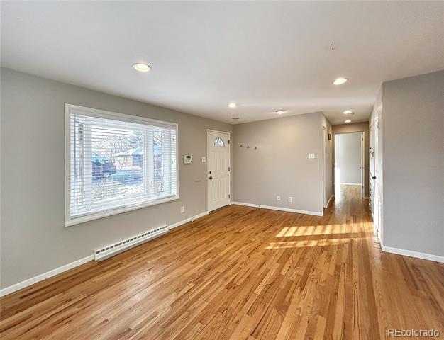 Photo - 5720 Estes St