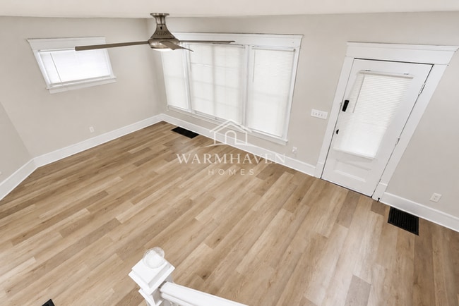 Photo - 557 W Hopocan Ave