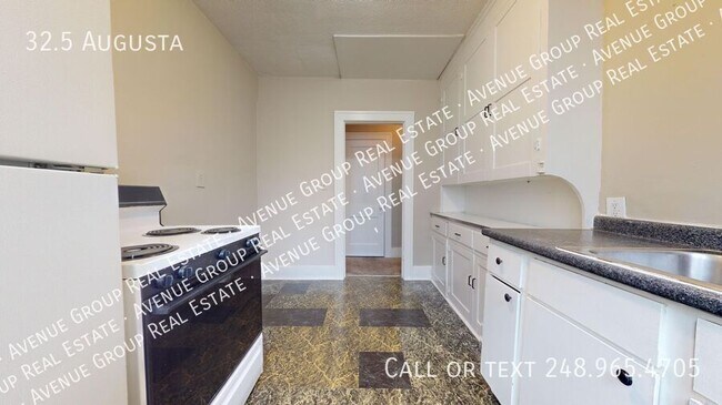 Photo - 32.5 Augusta Ave