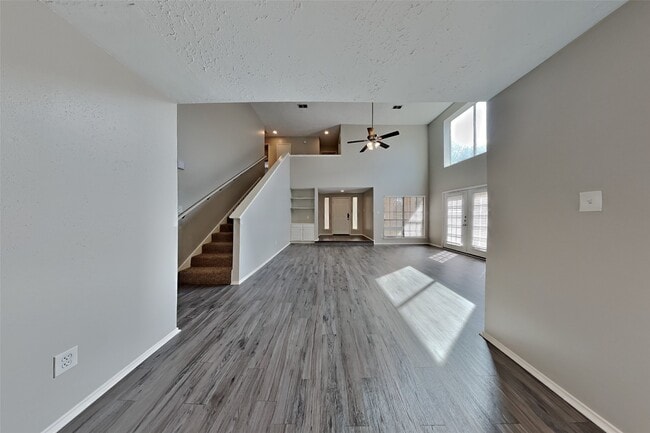 Photo - 2010 Creekshire Dr