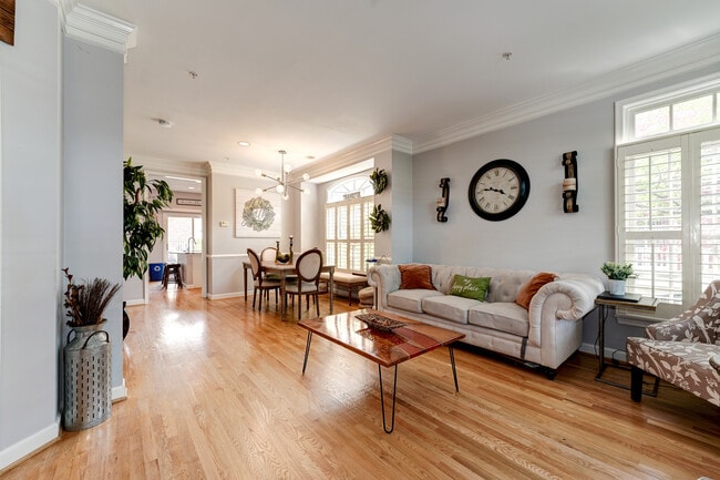 9' ceilings throughout!