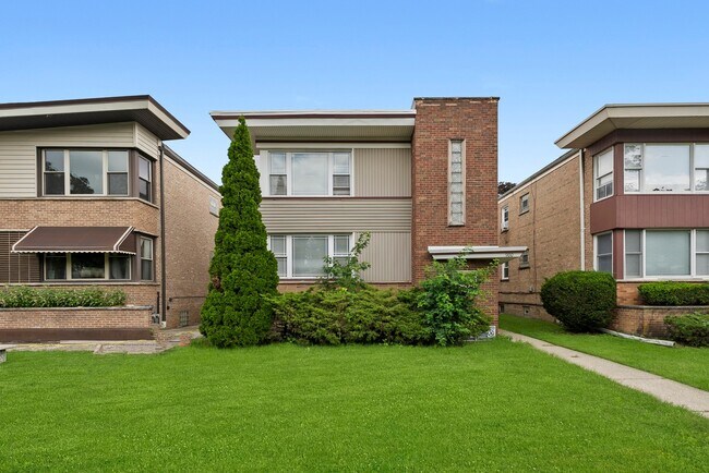Photo - 900 Dunlop Ave Unit 2